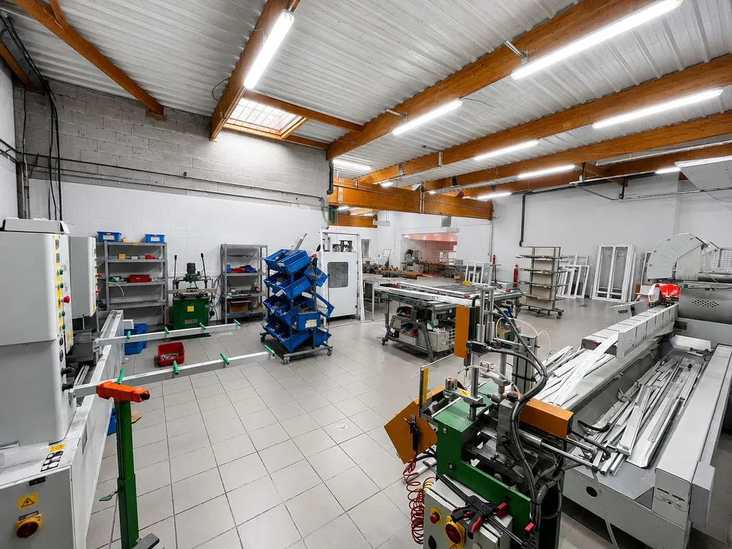 Parc machines SARANGE : centres d'usinage à commande numérique pour profilés PVC et aluminium
